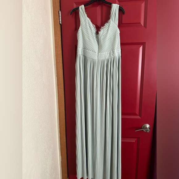 ASOS DESIGN CURVE PREMIUM LACE AND PLEAT BARDOT MAXI DRESS - SAGE GREEN - Picture 3 of 5